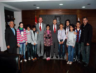 Köydeki Öğrencilere Uzaklar Yakın Oldu