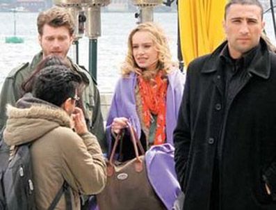 KIVANÇ TATLITUĞ - Kıvanç Tatlıtuğ korumayla reklam çekti