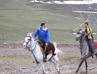 83 Yaşındaki Ciritçi Gençlere Taş Çıkarıyor