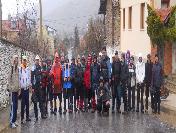 İzmirli Dağcılar Turizm Haftasını Bozdağ‘ın Zirvesinde Kutladılar