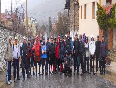 İzmirli Dağcılar Turizm Haftasını Bozdağ‘ın Zirvesinde Kutladılar
