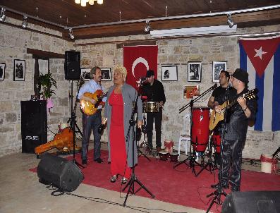 Kuşadası‘nda Küba Esintisi