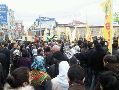GENÇ SIVILLER - Taksim'de YSK'yı veto protestosu