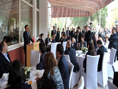 ESENLI - Devlet Bakanı Babacan, Pekin‘de Türklerle Bir Araya Geldi