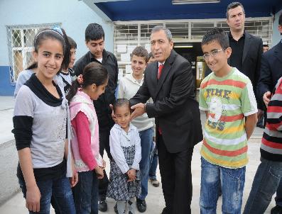 MERSIN VALISI - Mersin Polisinden Eğitime Destek