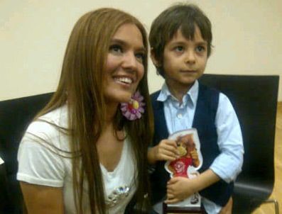 EMİR BERKE ZİNCİDİ - Demet Akalın'ın ödül arkadaşı Osman