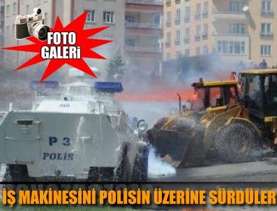 ORHAN KOPARAN - Protestocular iş makinelerini polisin üzerine sürdü