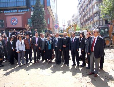 EMİN HALUK AYHAN - Mhp Denizli Milletvekili Adaylarını Sokakta Tanıttı