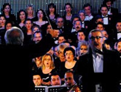 İSTANBUL KONGRE MERKEZI - Senfonik mevlit ayakta alkışlandı