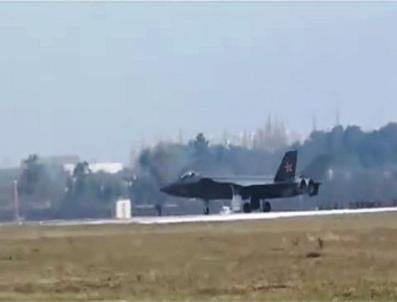 Çin Hayalet Uçağı İlk Kez Havalandı