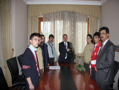 İZZETTIN SEVGILI - Kozan’Da İzci Öğrenciler Kutlu Doğum Anısına Gül Ve Lokum Dağıttı