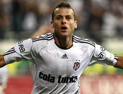 Bobo Kartal'da kalmaktan yana