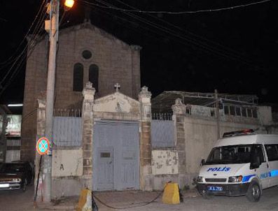 KATOLİK KİLİSE - Aziz Paulus Katolik Kilisesi'nde Bıçaklı Baskın