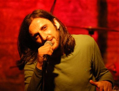 Şevval Sam Koyuncu için sahnede