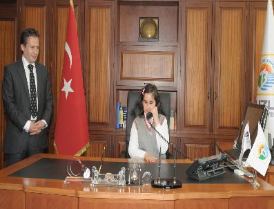 CAHİT ARF - 23 Nisan Çocukları Koltuğu Kaptı