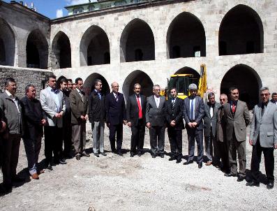 İLYAS DÖKMETAŞ - Behrampaşa Hanı‘nda Çalışmalar Devam Ediyor