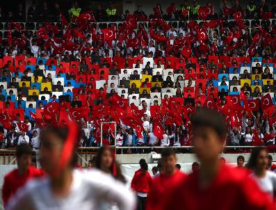 TURAN ÇOLAKKADı - İstanbul‘daki 23 Nisan Coşkusu Taksim‘den Başladı