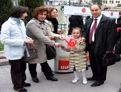 CEMAL DEDEBAĞı - Mhp Milletvekili Adayları Oyuncak Dağıttı