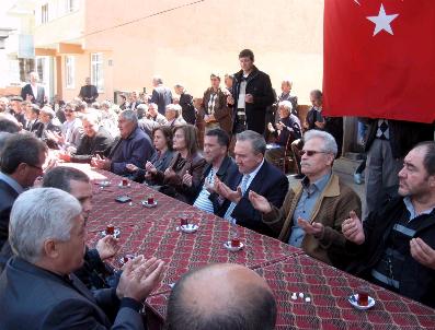 FIKRET AKOVA - Balyalılar Bahar Yemeği Siyasileri Bir Araya Getirdi