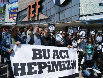 Ermeni Olaylarıyla İlgili Karşıt Görüşlü İki Grup Aynı Anda Eylem Yaptı