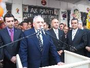 Bakan Gönül ‘Hiç Bakan Görmedik‘ Diyen Çocuklara Harçlık Dağıttı