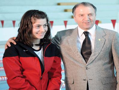 AVRUPA GENÇLIK OLIMPIK OYUNLARı - Buse’Nin Hedefi 2011 Avrupa Gençlik Olimpiyatları’Nda Kulaç Atmak