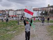 Kendiler Tasarladıkları Uçurtmalaı Uçurdular