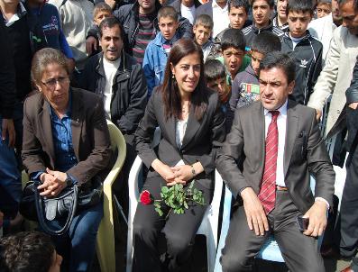 BENGI YıLDıZ - Bdp‘li Yıldız: Çadırları Yine Kuracağız, Kaldırırlarsa Akp Binalarına Saldırırız