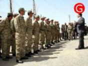 Köy korucuları kara kuvvetleri elbiselerini giyecek