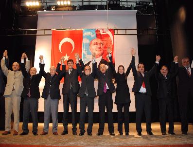 SADIK YAKUT - Ak Partili Vekiller Develi ‘De Karanfilerle Karşılandı