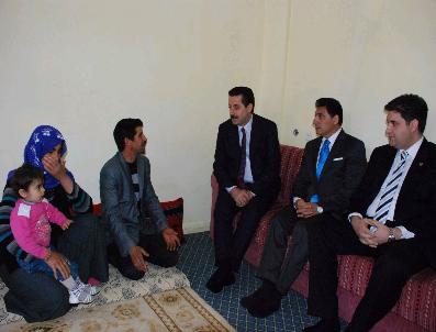 ABDÜLKADİR EMİN ÖNEN - Bakan Çelik, Evlerine Molotofkokteyli Atılan Aileyi Ziyaret Etti