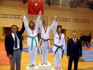 ONUR BAYRAKTAR - Burhaniye Yine Şampiyon