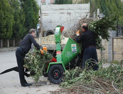 Tuzla Belediyesi‘nden Ağaç Dalı Öğütme Ve Parçalama Makinesi