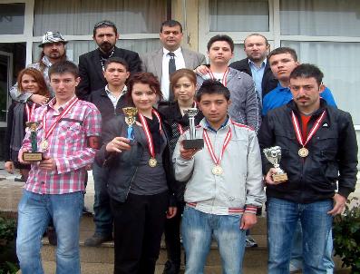 OSMAN AKBAŞ - Burhaniyeli Berber Ve Kuaförler Madalya Ve Kupa Getirdi