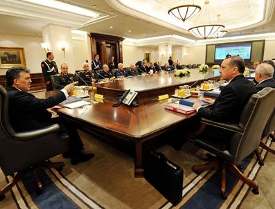 Güvenlik güçleri halka duyarlılık göstermeli