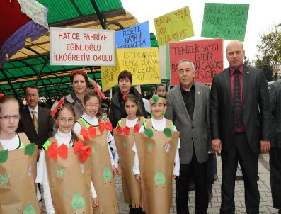 BALıKESIR BELEDIYESI - Öğrenciler Pazar Yerinde Çevreci Çanta Dağıttı