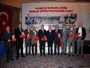 Aldırmaz’Dan Panelistlere Plaket