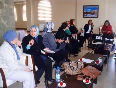 Bakan Özak Kadın Dernek Yöneticilerini Ödüllendirdi