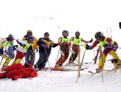 TÜRKIYE KAYAK FEDERASYONU - Kayakçılardan Ejder’De Kamp…