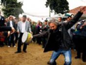 Yüksel Aksu yine hemşehrileriyle çekimde