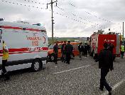 Otomobil Direğe Çarptı: 5 Yaralı