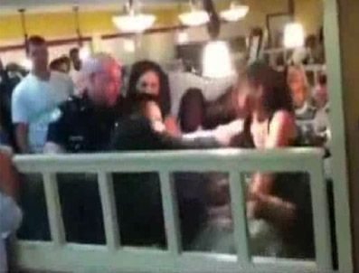 ATLANTA - Polise tokat, Polisten yumruk