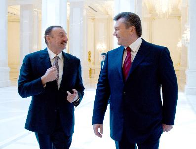 İLHAM ALIYEV - Yanukoviç, Bakü’De Yaşayan Ukraynalılara Kültür Merkezi Sözü Verdi