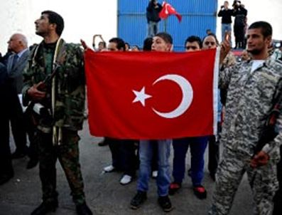 'Ankara' Bingazi limanına yanaştı