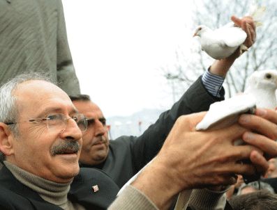 DENİZ GEZMİŞ - Gandi yine mavi boncuk dağıttı