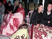 Ev almak için gece gündüz nöbet tutuyorlar