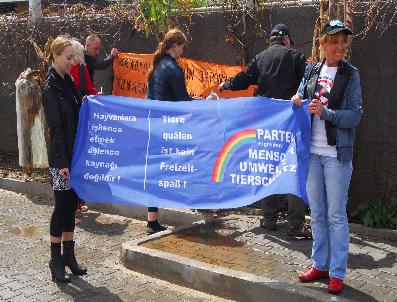 BALINA - Alman Hayvanseverlerden ‘Yunus Parkı‘ Eylemi