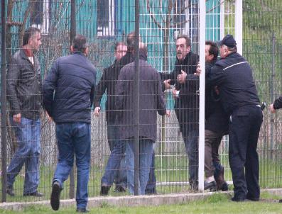 YAŞAR YAZıCı - Sakarya‘da Amatör Küme Maçında Olaylar Çıktı