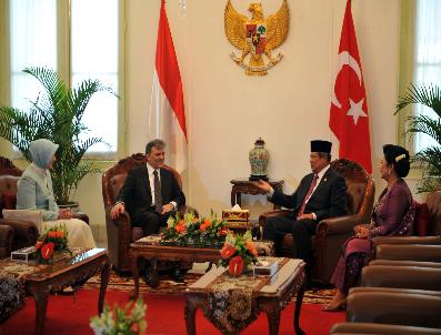 SUSILO BAMBANG YUDHOYONO - Gül, Endonezya Cumhurbaşkanı Yudhoyono İle Bir Araya Geldi