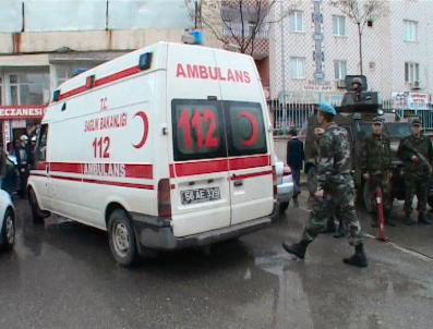 KARAMıK - Siirt‘te Trafik Kazası: 1 Asker Şehit Oldu, 7‘Si Asker 9 Kişi Yaralandı